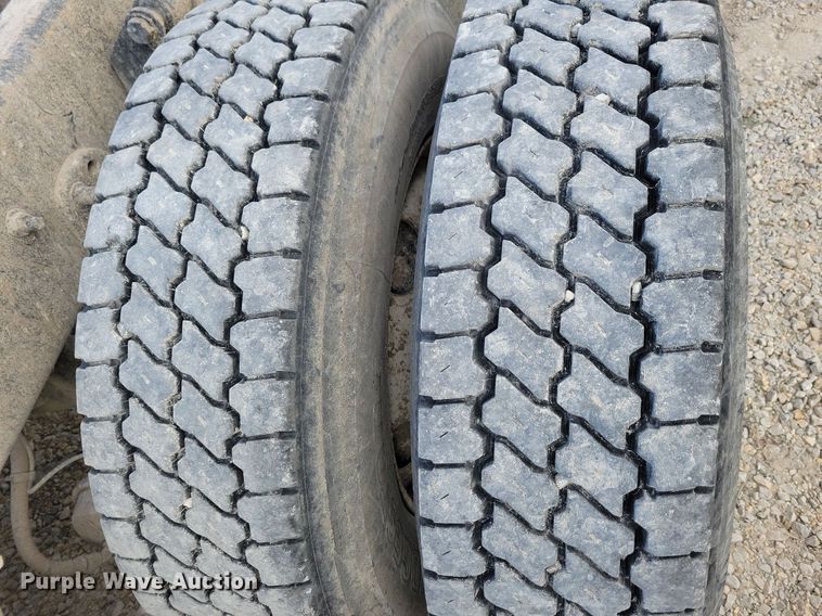 image for item LO9829 2014 Freightliner  Cascadia semi truck