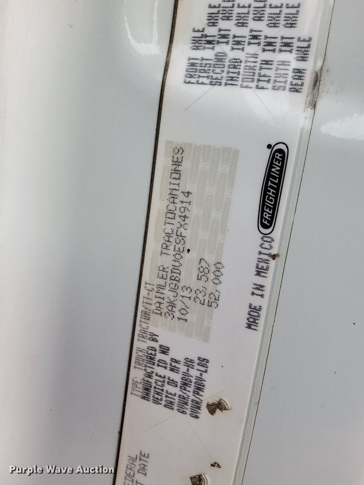 image for item LO9829 2014 Freightliner  Cascadia semi truck