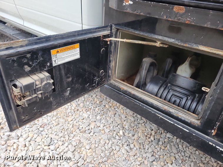 image for item LO9830 2014 Dodge Ram 5500  flatbed truck