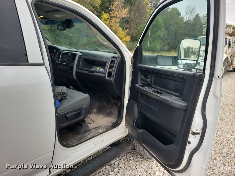 image for item LO9830 2014 Dodge Ram 5500  flatbed truck