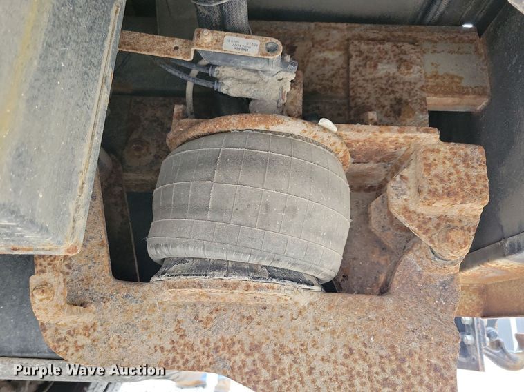 image for item LO9830 2014 Dodge Ram 5500  flatbed truck