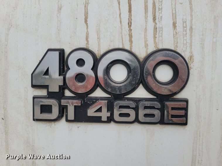 image for item LO9831 2001 International 4800  digger derrick truck