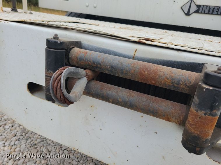 image for item LO9831 2001 International 4800  digger derrick truck