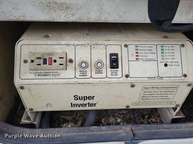 image for item LO9831 2001 International 4800  digger derrick truck