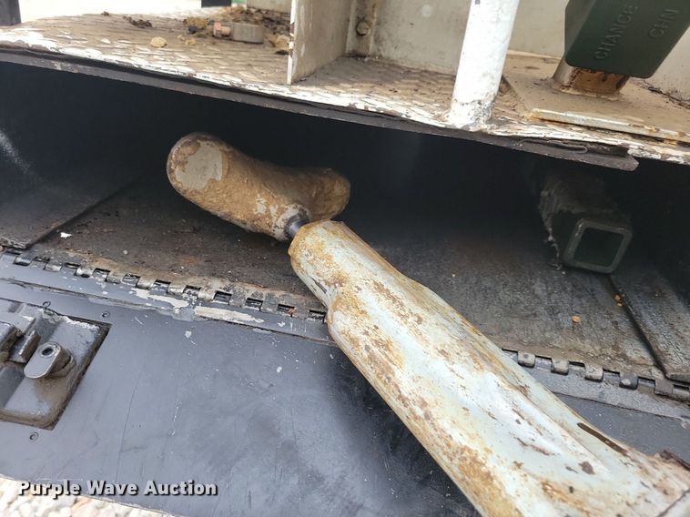 image for item LO9831 2001 International 4800  digger derrick truck