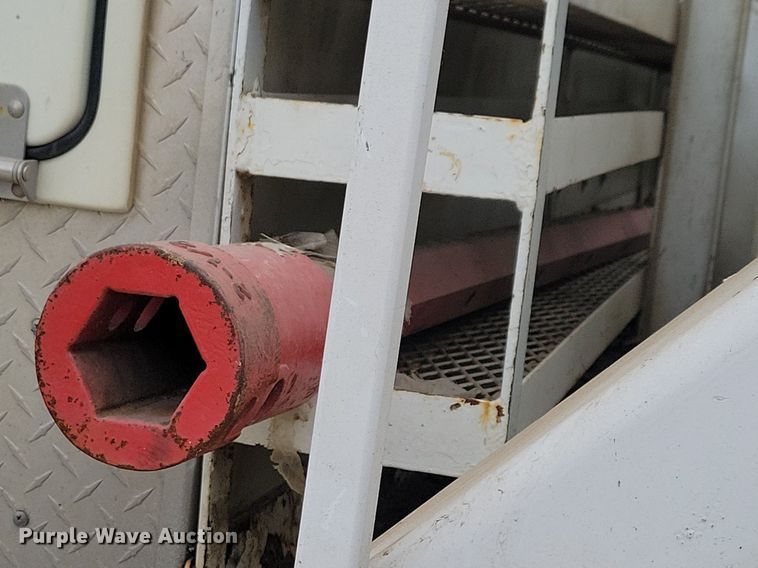 image for item LO9831 2001 International 4800  digger derrick truck