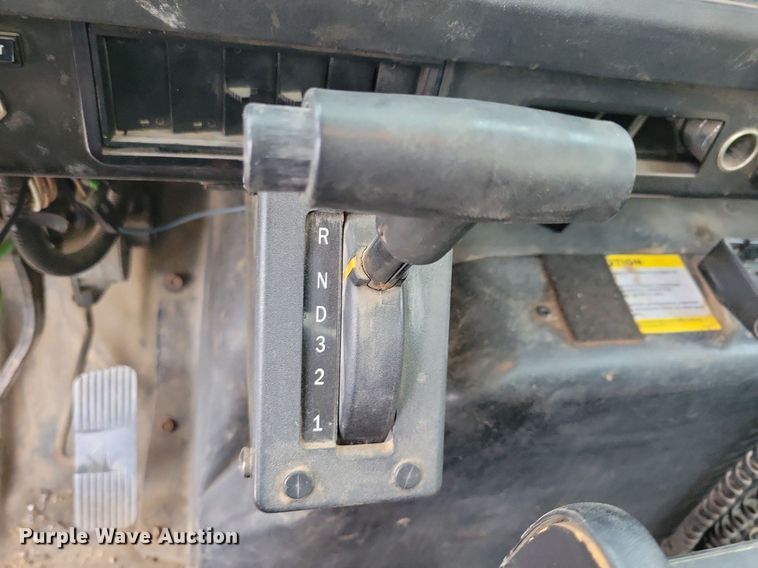 image for item LO9831 2001 International 4800  digger derrick truck