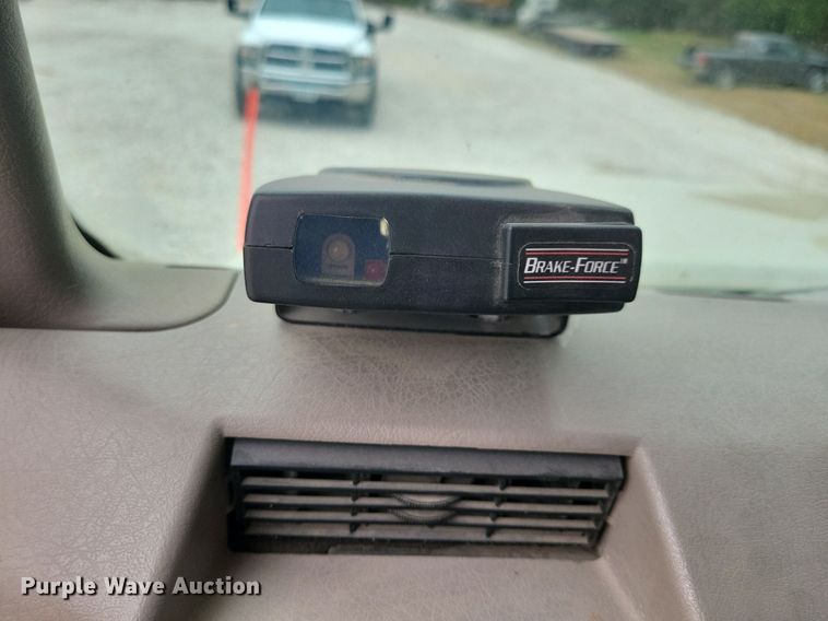 image for item LO9831 2001 International 4800  digger derrick truck