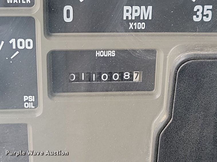 image for item LO9831 2001 International 4800  digger derrick truck