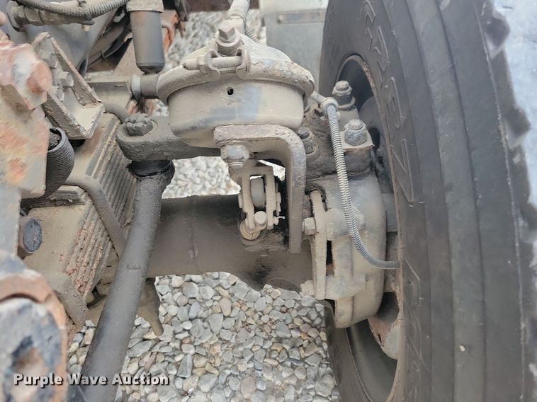 image for item LO9831 2001 International 4800  digger derrick truck