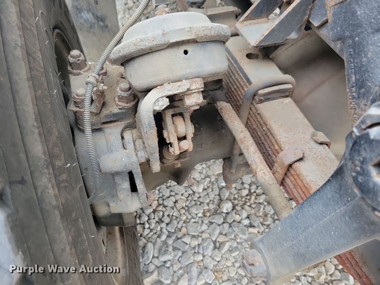 image for item LO9831 2001 International 4800  digger derrick truck