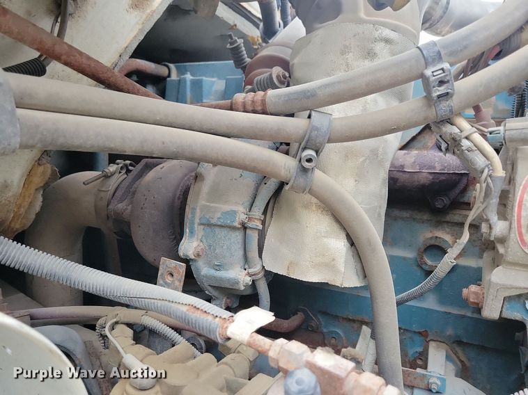 image for item LO9831 2001 International 4800  digger derrick truck