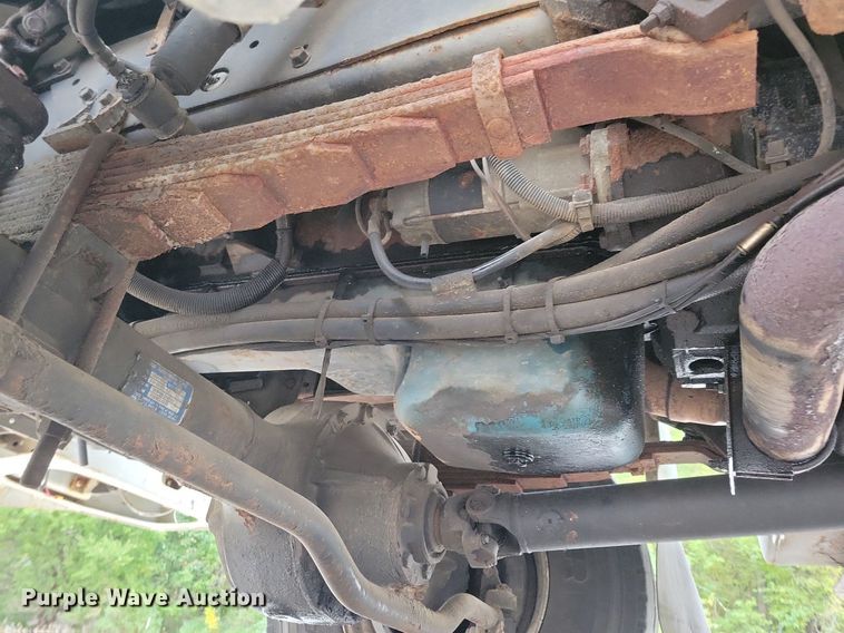 image for item LO9831 2001 International 4800  digger derrick truck