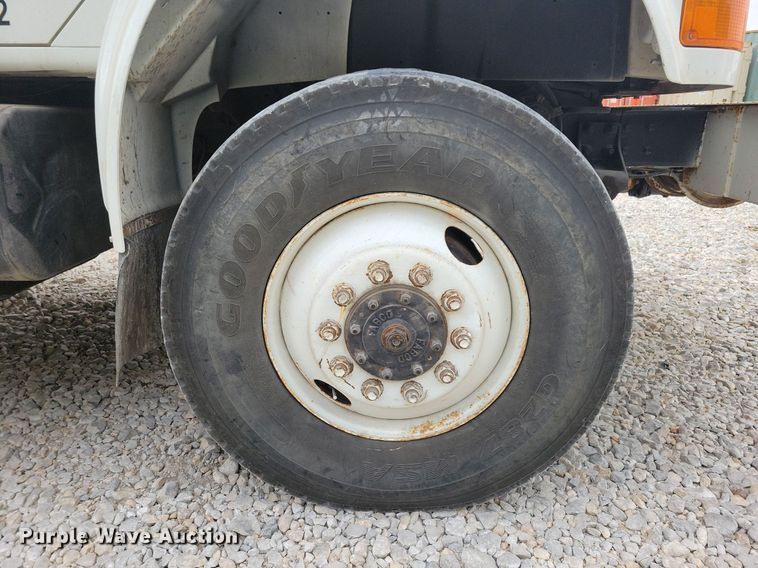 image for item LO9831 2001 International 4800  digger derrick truck