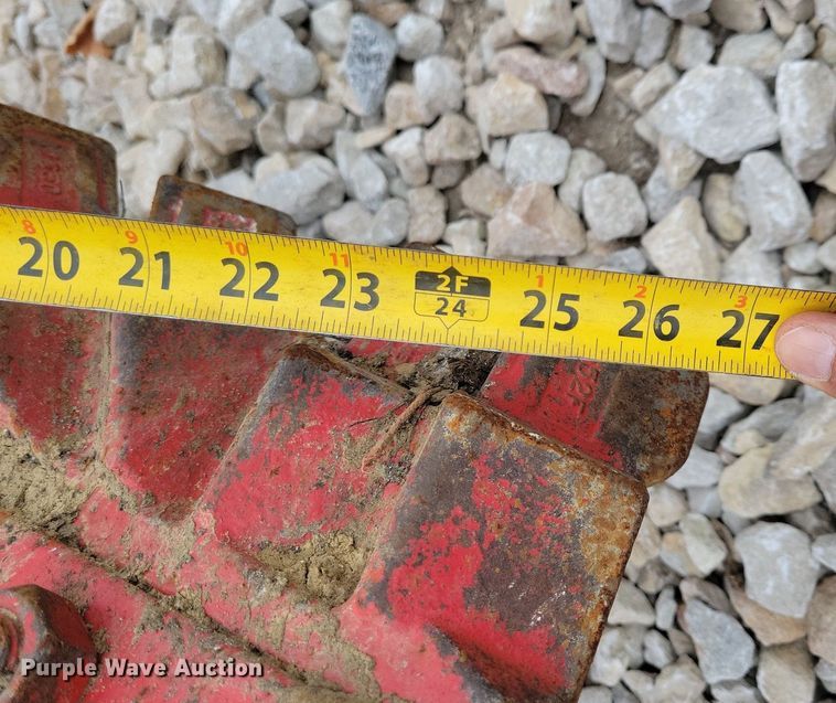 image for item LO9831 2001 International 4800  digger derrick truck