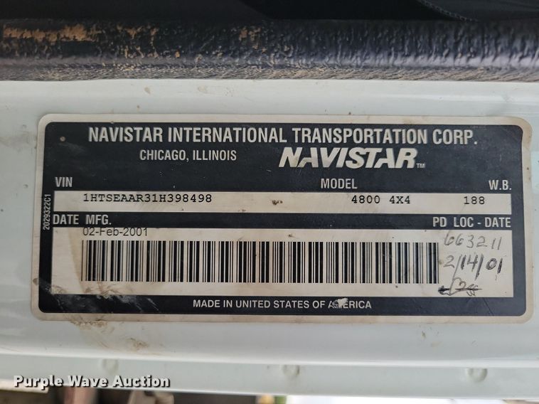 image for item LO9831 2001 International 4800  digger derrick truck