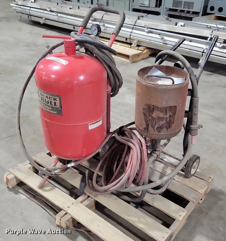 image for item LO9839 Black Bull  sand blaster