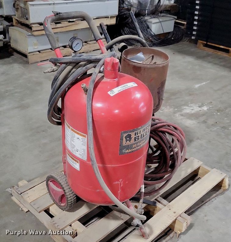 image for item LO9839 Black Bull  sand blaster