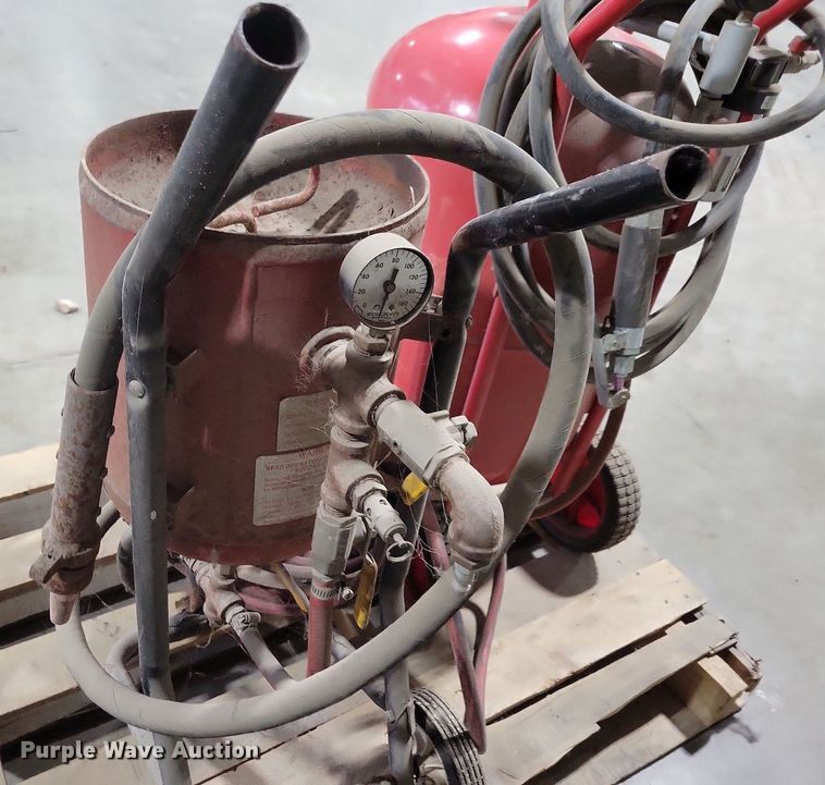 image for item LO9839 Black Bull  sand blaster