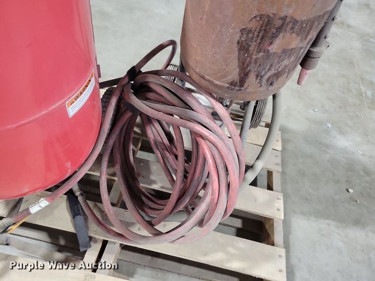 image for item LO9839 Black Bull  sand blaster