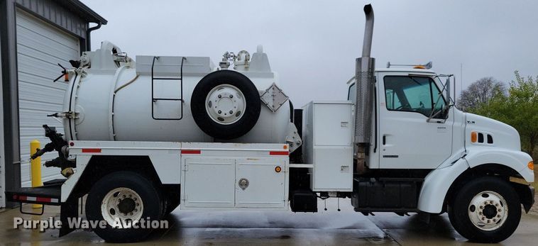 image for item LO9840 2000  Sterling L7500  vacuum truck