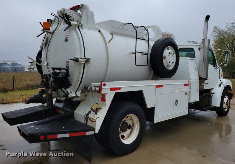 image for item LO9840 2000  Sterling L7500  vacuum truck