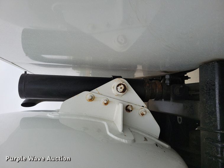 image for item LO9840 2000  Sterling L7500  vacuum truck