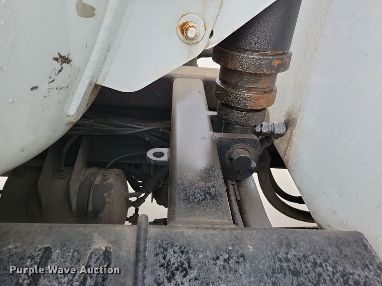 image for item LO9840 2000  Sterling L7500  vacuum truck