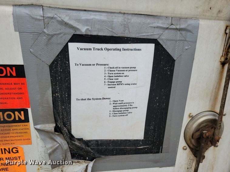 image for item LO9840 2000  Sterling L7500  vacuum truck