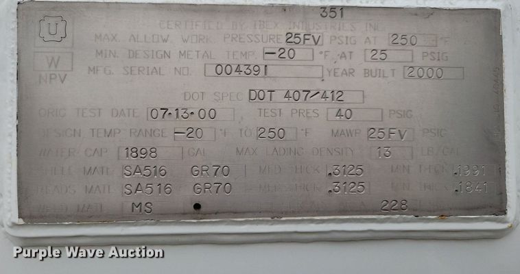 image for item LO9840 2000  Sterling L7500  vacuum truck