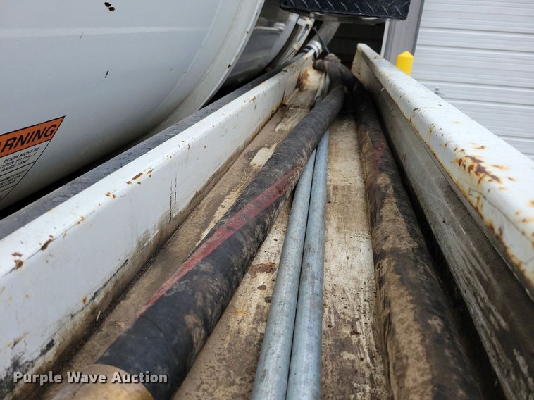 image for item LO9840 2000  Sterling L7500  vacuum truck