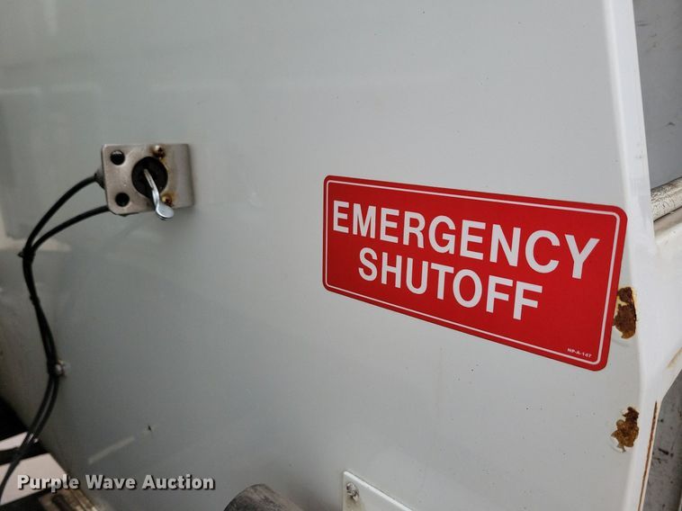 image for item LO9840 2000  Sterling L7500  vacuum truck