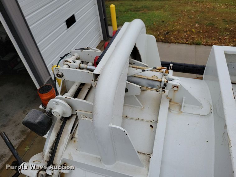 image for item LO9840 2000  Sterling L7500  vacuum truck