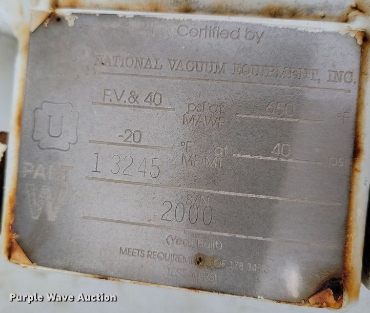 image for item LO9840 2000  Sterling L7500  vacuum truck