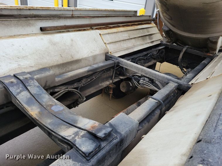 image for item LO9840 2000  Sterling L7500  vacuum truck