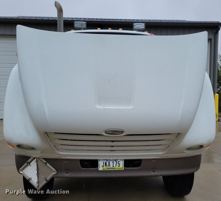 image for item LO9840 2000  Sterling L7500  vacuum truck