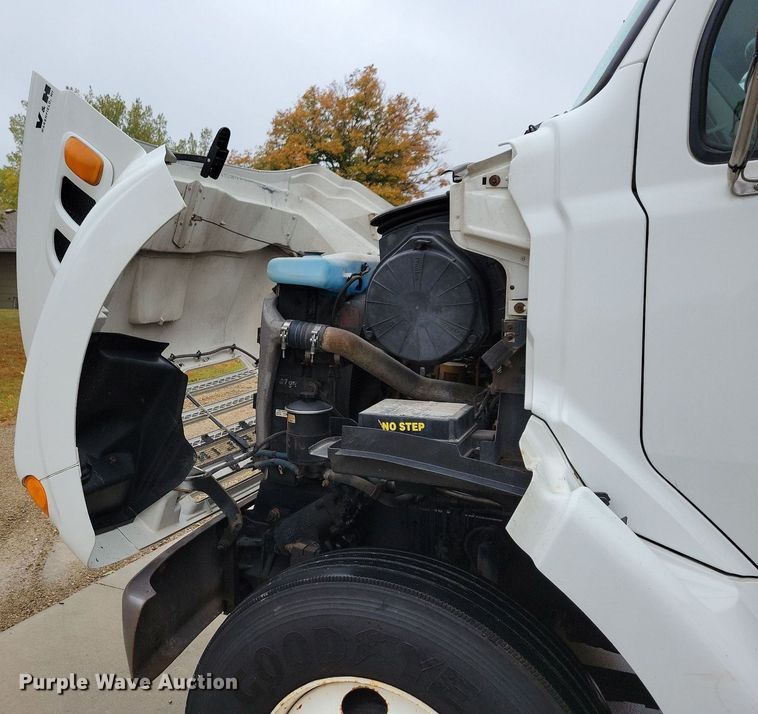 image for item LO9840 2000  Sterling L7500  vacuum truck