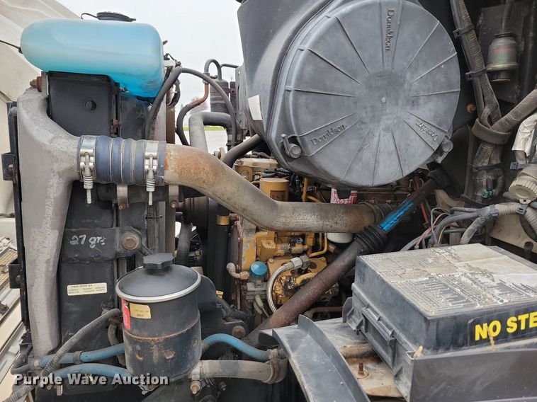 image for item LO9840 2000  Sterling L7500  vacuum truck