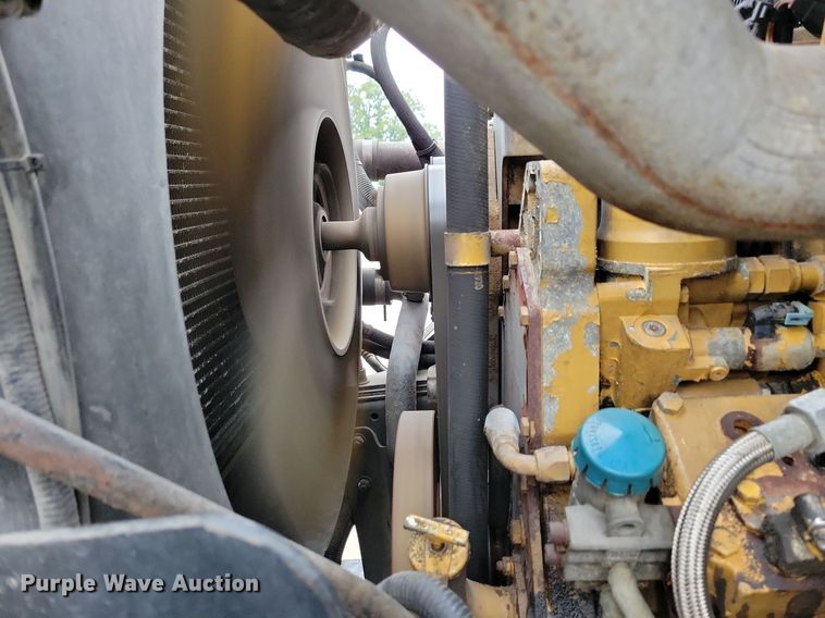 image for item LO9840 2000  Sterling L7500  vacuum truck