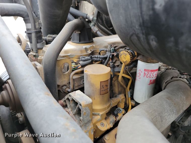 image for item LO9840 2000  Sterling L7500  vacuum truck