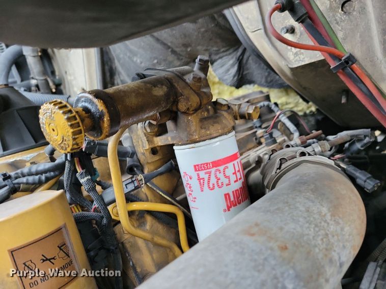 image for item LO9840 2000  Sterling L7500  vacuum truck