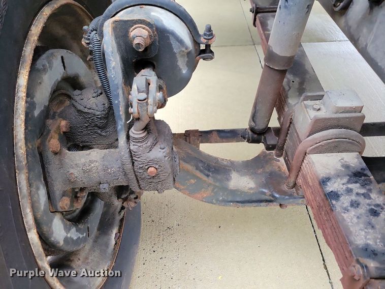 image for item LO9840 2000  Sterling L7500  vacuum truck