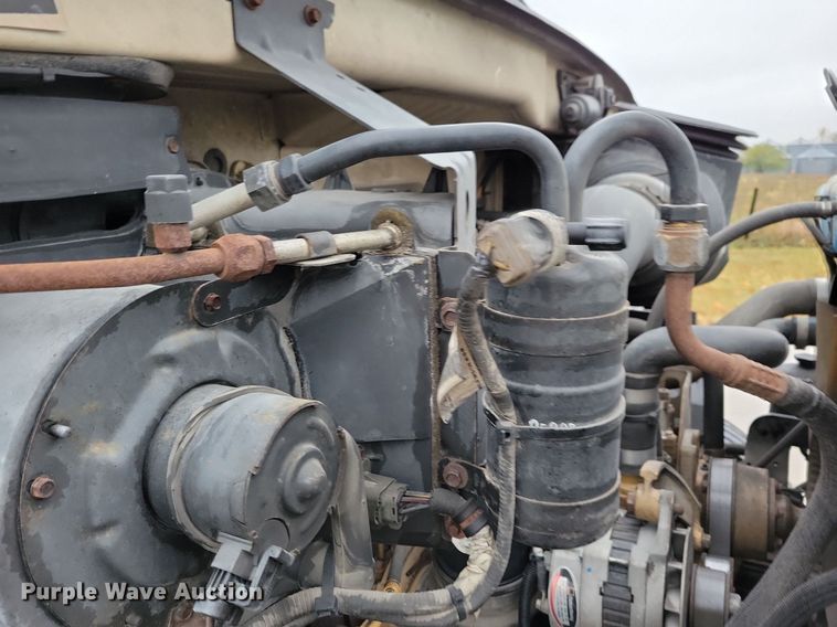 image for item LO9840 2000  Sterling L7500  vacuum truck