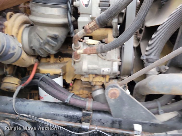 image for item LO9840 2000  Sterling L7500  vacuum truck