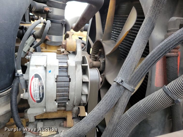 image for item LO9840 2000  Sterling L7500  vacuum truck