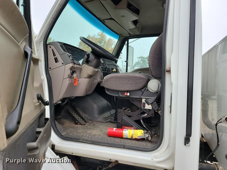 image for item LO9840 2000  Sterling L7500  vacuum truck