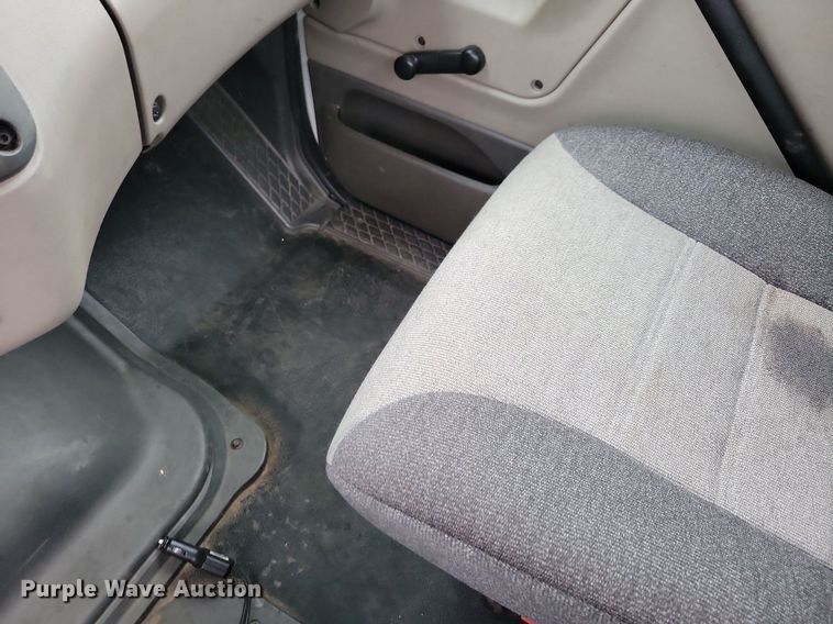 image for item LO9840 2000  Sterling L7500  vacuum truck