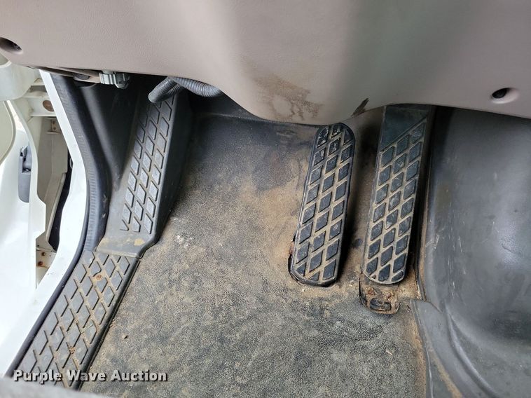 image for item LO9840 2000  Sterling L7500  vacuum truck