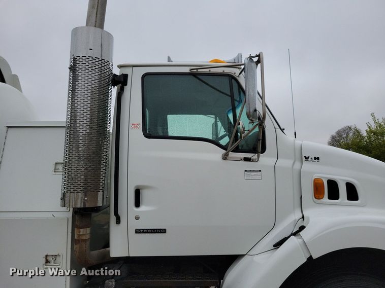 image for item LO9840 2000  Sterling L7500  vacuum truck