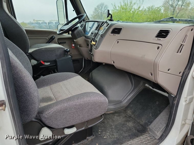 image for item LO9840 2000  Sterling L7500  vacuum truck